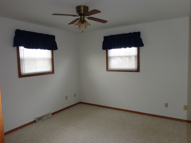2883 E 765th Rd, Utica, IL 61373 photo 5
