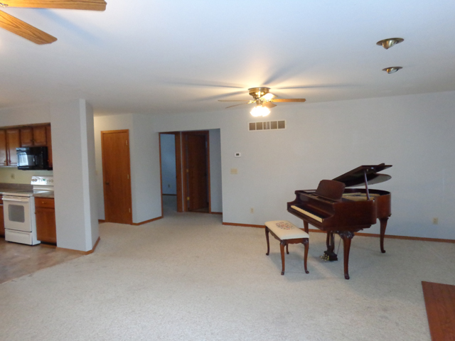 2883 E 765th Rd, Utica, IL 61373 photo 2