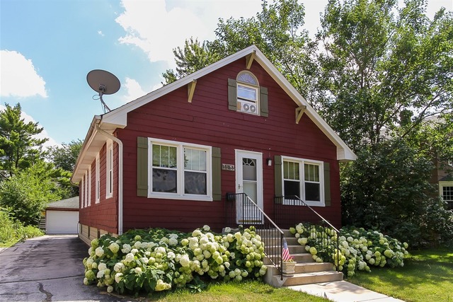 1305 E Walnut Ave, Des Plaines, IL 60016 photo 2