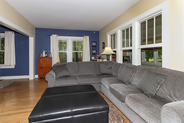 1305 E Walnut Ave, Des Plaines, IL 60016 photo 5