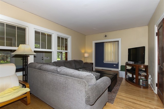 1305 E Walnut Ave, Des Plaines, IL 60016 photo 7