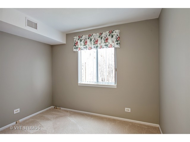 60 Willow Cir, Cary, IL 60013 photo 6
