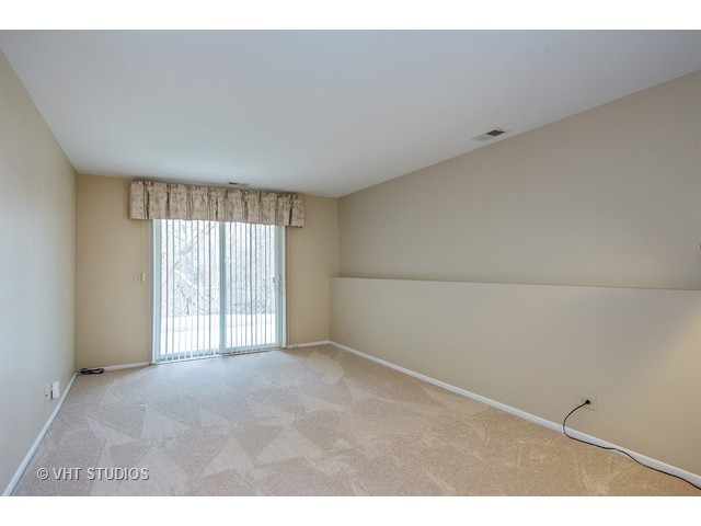 60 Willow Cir, Cary, IL 60013 photo 4
