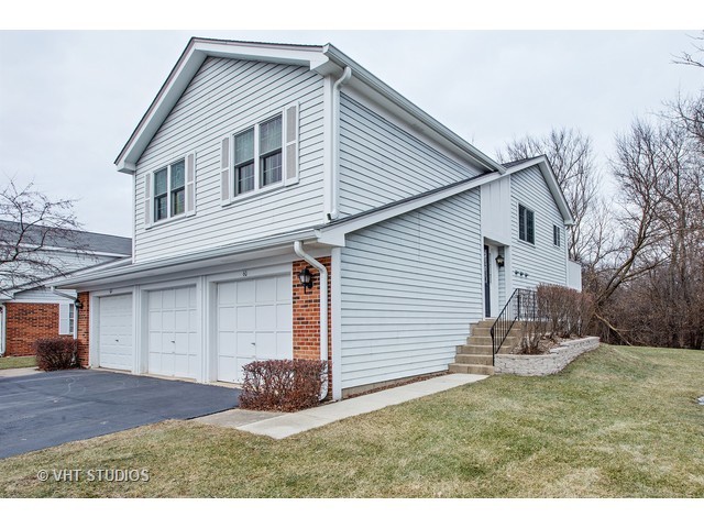 60 Willow Cir, Cary, IL 60013 photo 1