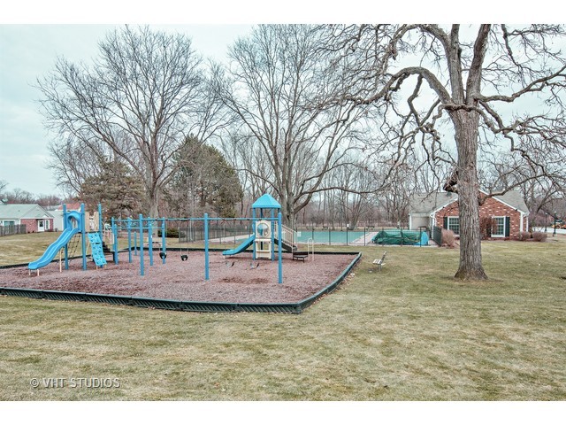 60 Willow Cir, Cary, IL 60013 photo 10