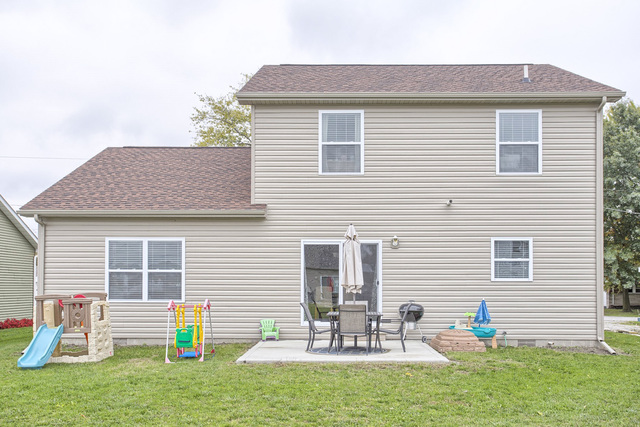 910 E Newkirk St, Tuscola, IL 61953 photo 3
