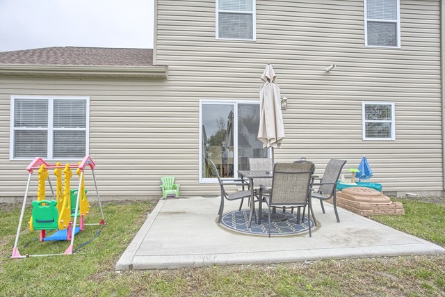 910 E Newkirk St, Tuscola, IL 61953 photo 4