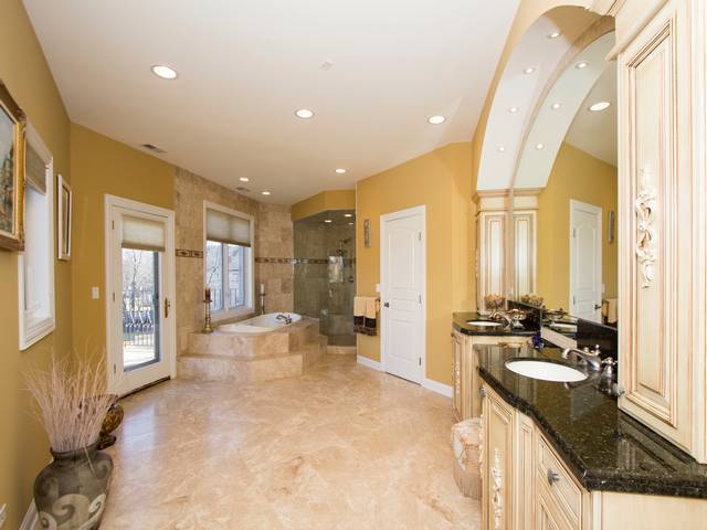 3904 Maple Ave, Northbrook, IL 60062 photo 11