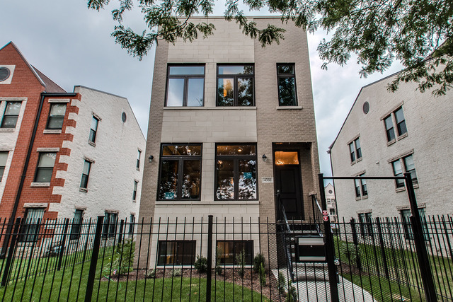 4331 S Champlain Ave, Chicago, IL 60653 photo 1