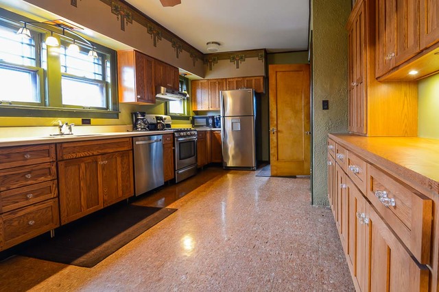 432 S State St, Elgin, IL 60123 photo 6