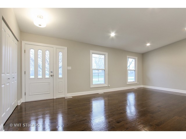 1100 Freeman Rd, Hoffman Estates, IL 60192 photo 3