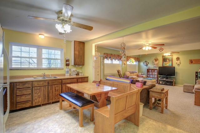 306 E North St, Mansfield, IL 61854 photo 4
