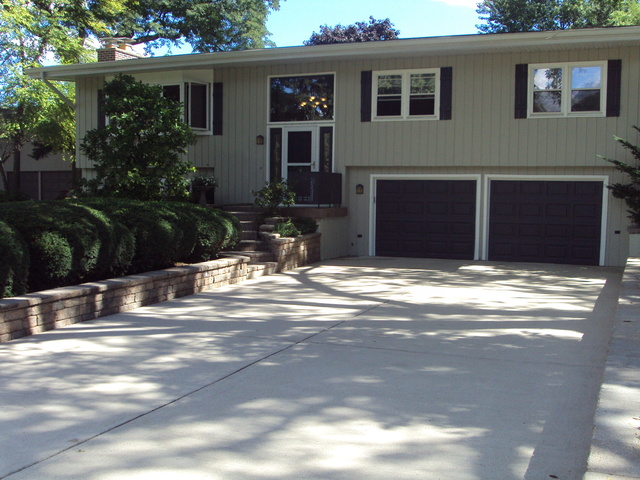 1403 Glencoe St, Wheaton, IL 60187 photo 2