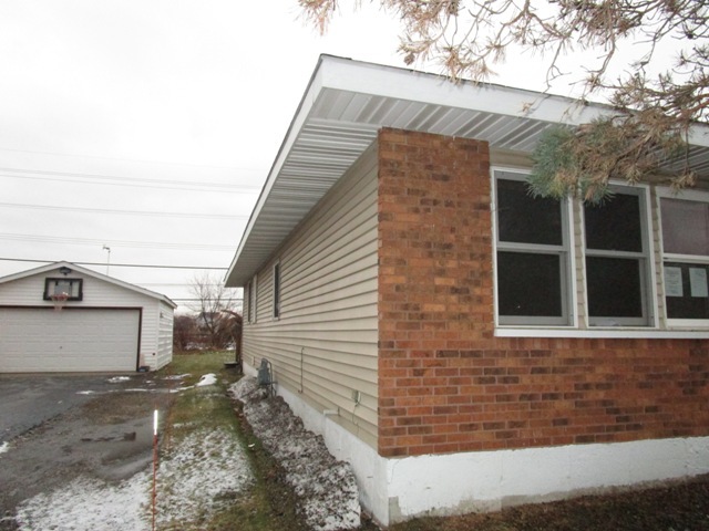 1908 Oak Dr, Mchenry, IL 60050 photo 3