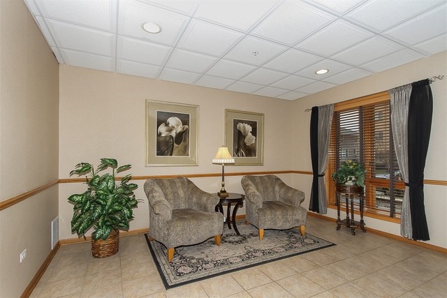 1349 E Washington St #409A, Des Plaines, IL 60016 photo 3