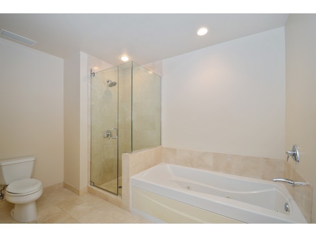 21 E Huron St #3701, Chicago, IL 60611 photo 9