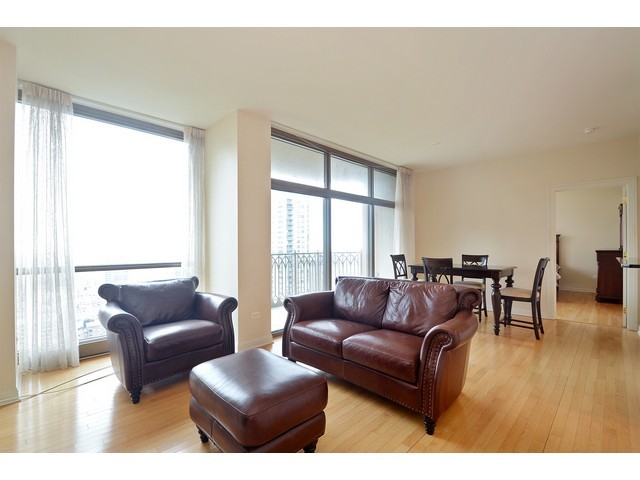 21 E Huron St #3701, Chicago, IL 60611 photo 4