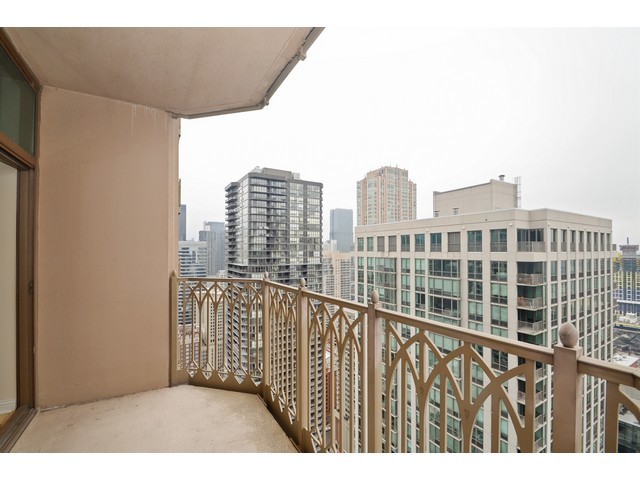 21 E Huron St #3701, Chicago, IL 60611 photo 11