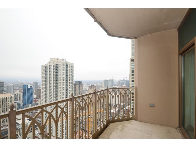 21 E Huron St #3701, Chicago, IL 60611 photo 10