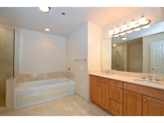 21 E Huron St #3701, Chicago, IL 60611 photo 8