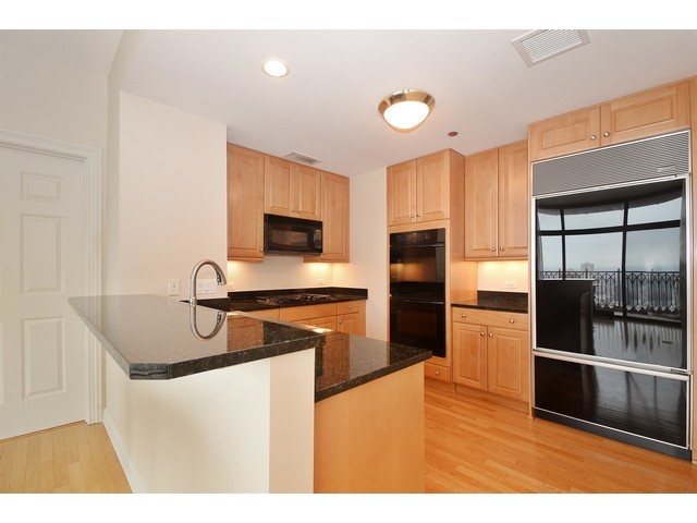 21 E Huron St #3701, Chicago, IL 60611 photo 5