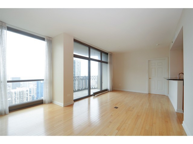 21 E Huron St #3701, Chicago, IL 60611 photo 2