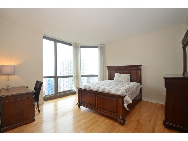 21 E Huron St #3701, Chicago, IL 60611 photo 7