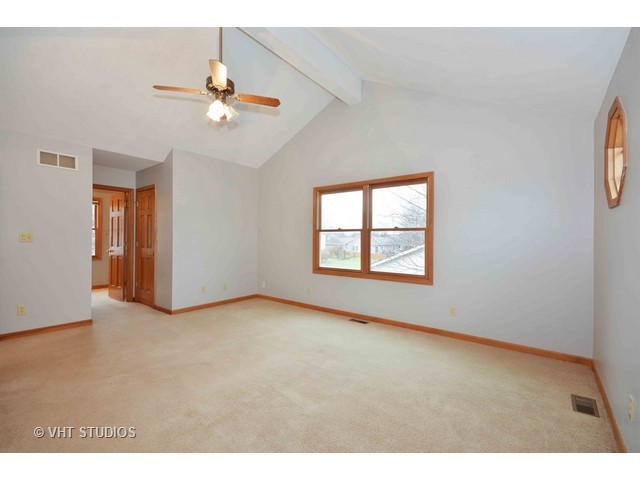 525 Maple Ave, Elburn, IL 60119 photo 7