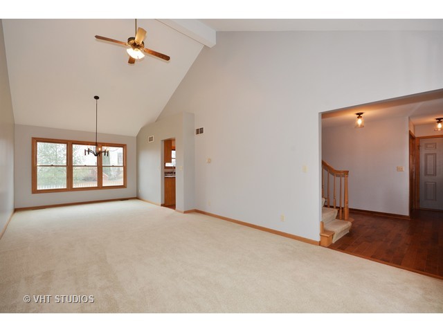 525 Maple Ave, Elburn, IL 60119 photo 5