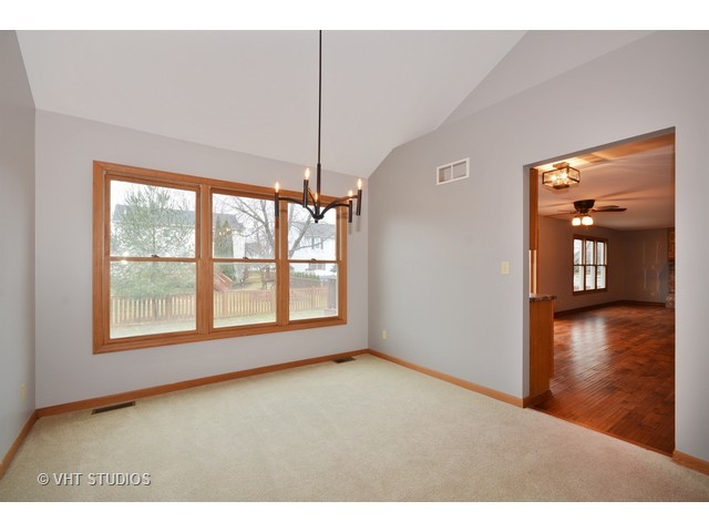 525 Maple Ave, Elburn, IL 60119 photo 6