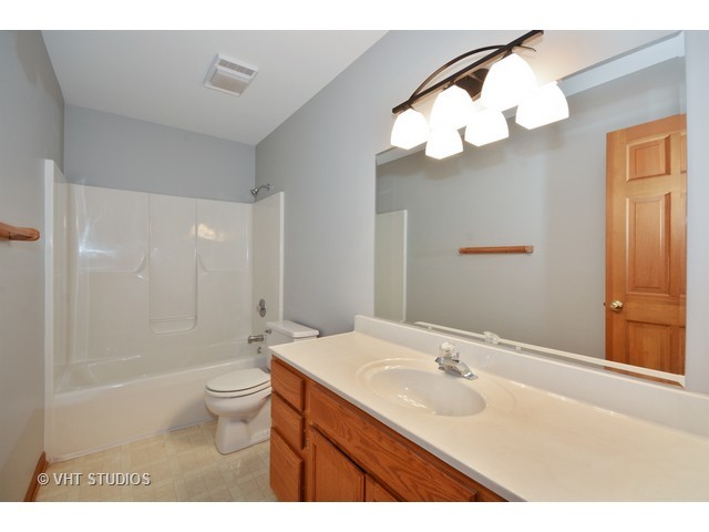525 Maple Ave, Elburn, IL 60119 photo 9
