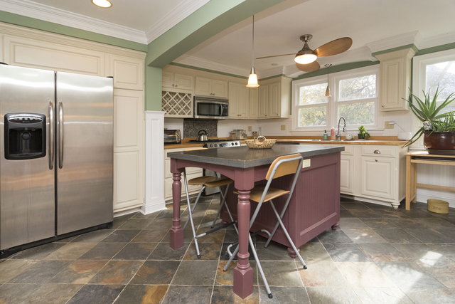 1015 W Healey St, Champaign, IL 61821 photo 6
