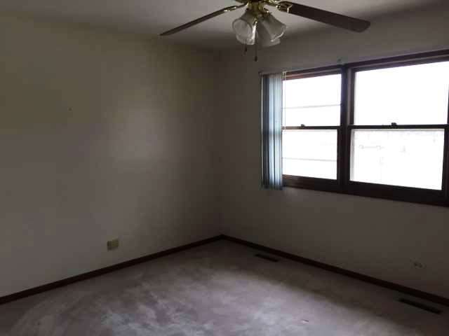 863 Chippewa Dr, Elgin, IL 60120 photo 7