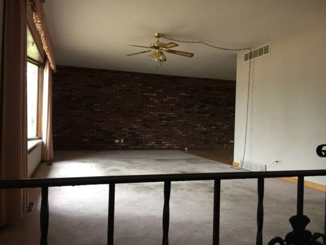 863 Chippewa Dr, Elgin, IL 60120 photo 2