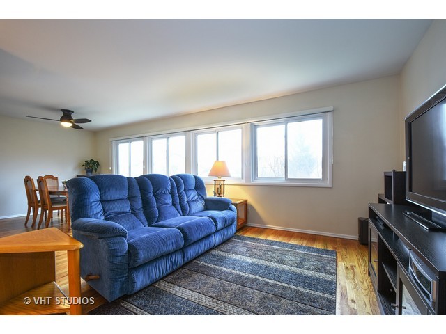 1625 Pierce Rd, Hoffman Estates, IL 60169 photo 4