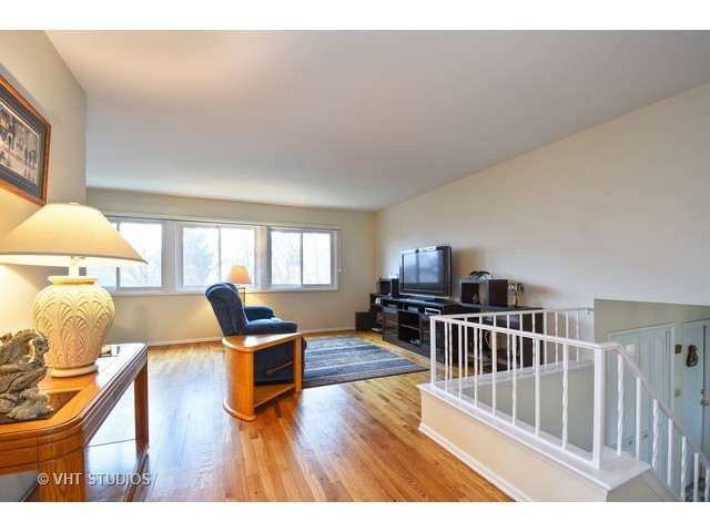 1625 Pierce Rd, Hoffman Estates, IL 60169 photo 3