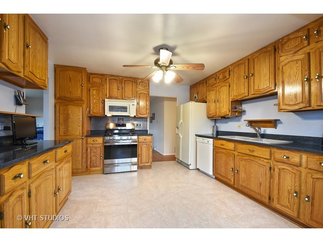 1625 Pierce Rd, Hoffman Estates, IL 60169 photo 5