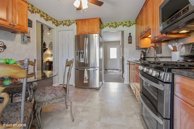 1680 Castaway Ln, Hoffman Estates, IL 60192 photo 3