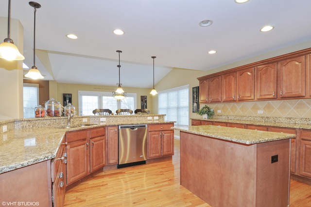 12102 Winterberry Ln, Plainfield, IL 60585 photo 2