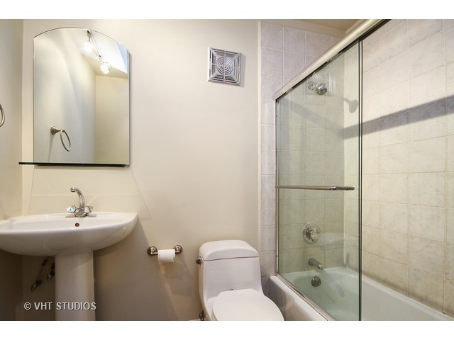 111 E Chestnut St #57D, Chicago, IL 60611 photo 9