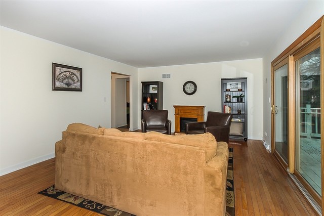 528 N Lyle Ave, Elgin, IL 60123 photo 3