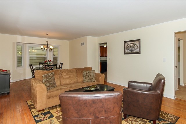 528 N Lyle Ave, Elgin, IL 60123 photo 5