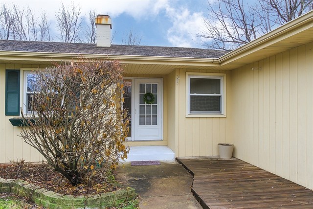 528 N Lyle Ave, Elgin, IL 60123 photo 2