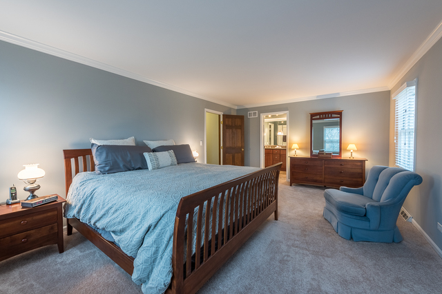 2203 Stonegate Ln, Wheaton, IL 60189 photo 15