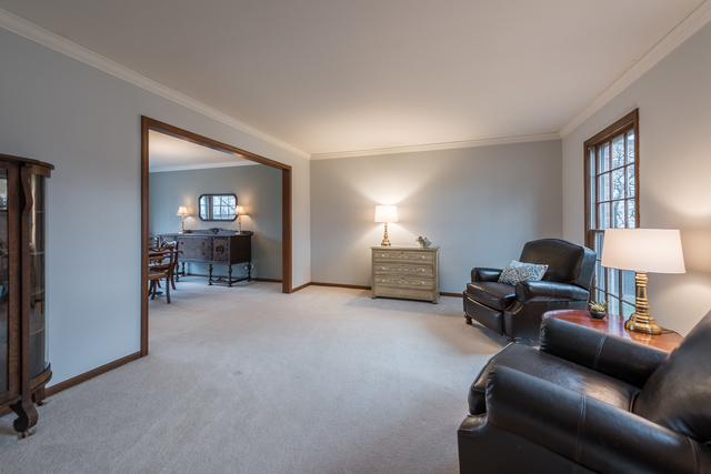 2203 Stonegate Ln, Wheaton, IL 60189 photo 2