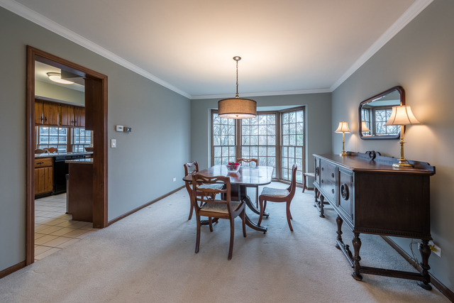 2203 Stonegate Ln, Wheaton, IL 60189 photo 4