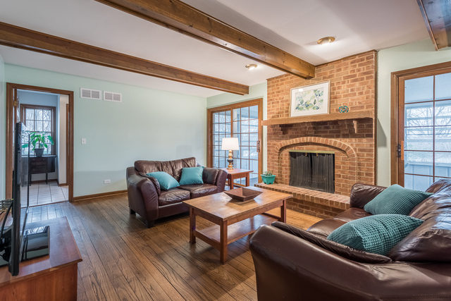 2203 Stonegate Ln, Wheaton, IL 60189 photo 9