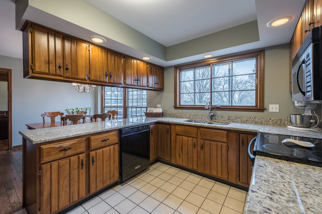 2203 Stonegate Ln, Wheaton, IL 60189 photo 7