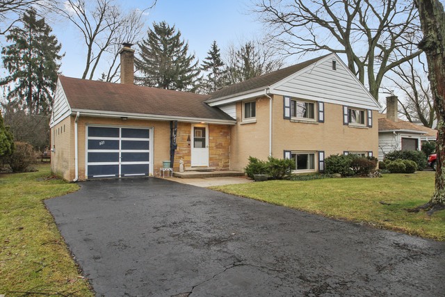 921 Echo Ln, Glenview, IL 60025 photo 1