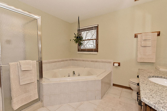 2605 Stilling Ln, Mchenry, IL 60050 photo 13
